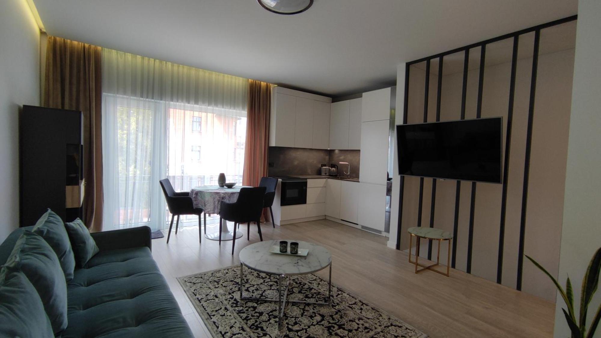 Apartment New J&r Near Girstutis, Free Private Parking & Self Check-in *