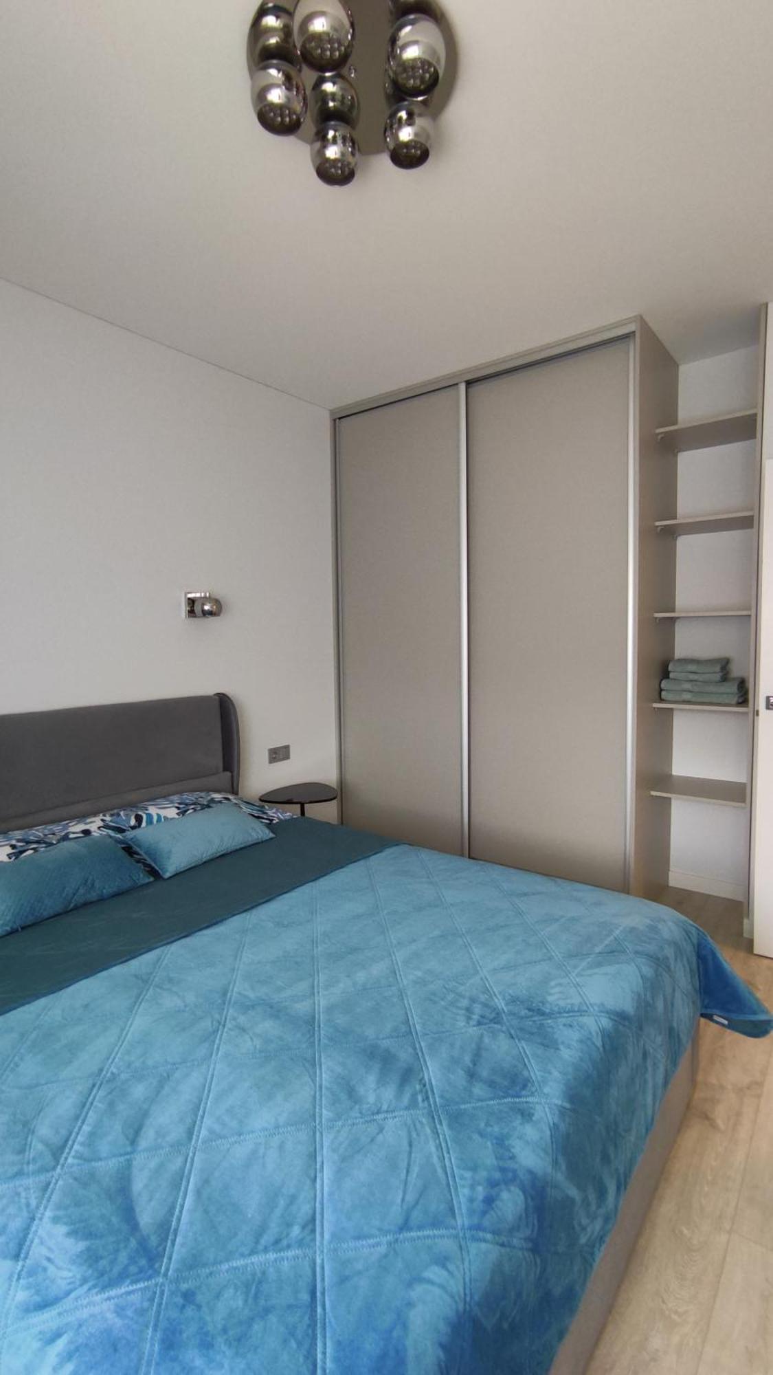 New J&r Near Girstutis, Free Private Parking & Self Check-in Apartment