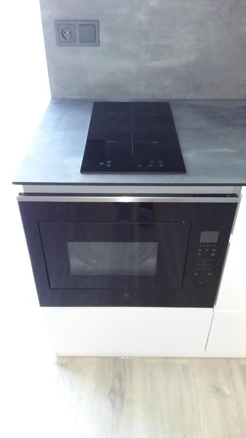 Apartment New J&r Near Girstutis, Free Private Parking & Self Check-in *
